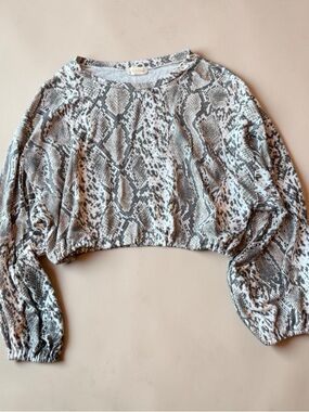 Altar'd State Gray & White Snake-Print Cropped Top